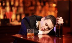 ALKOL ZEHİRLENMELERİNE KARŞI YAPILMASI GEREKENLER NELERDİR?