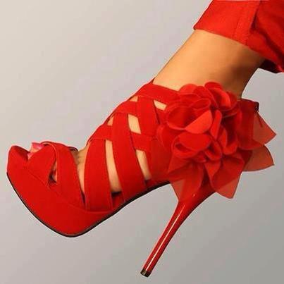 kırmızı süet çapraz bantlı ayakkabı modeli
