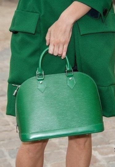 yeşil saplı bayan çantaları