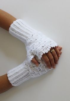 beyaz tığ işi eldiven modeli
