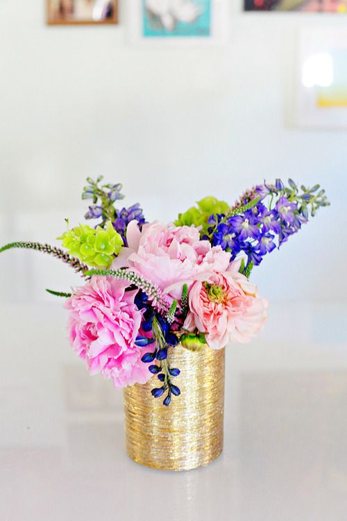 dore vazoda dekoratif çiçek modeli