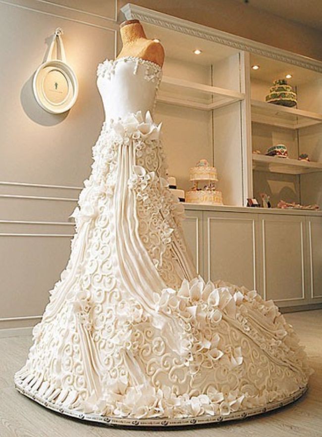 gelinlik figürlü düğün pastası