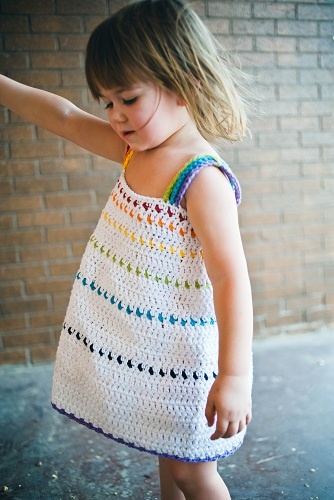 gökkuşağğı renkli tığ işi bebek elbise modeli
