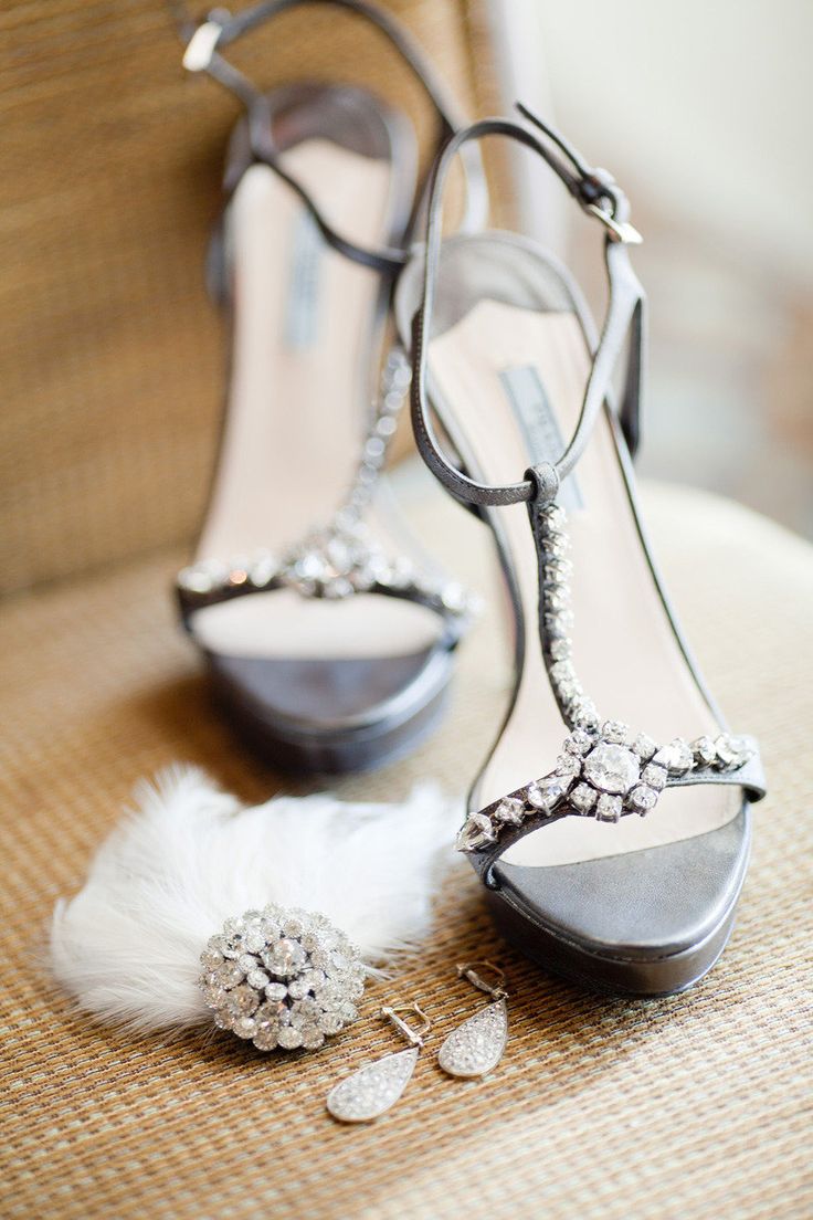 gümüş rengi taşlı ayakkabı modeli