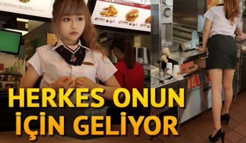 Onu Görmek İçin Çalıştığı Restorana Akın Ediyorlar!